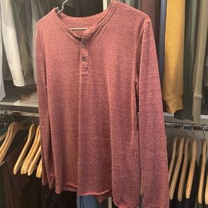 Men’s Benson Red Henley Shirt Size Medium